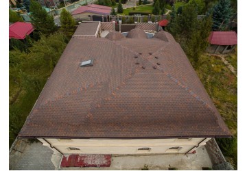 Фото дахів з бітумною черепицею ТехноНІКОЛЬ Шинглас Джаз Севілья