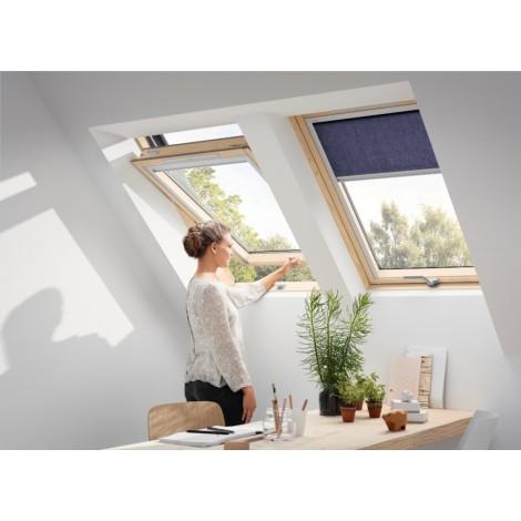 Затемнююча штора на мансардне вікно Velux DKL (ручне управління)